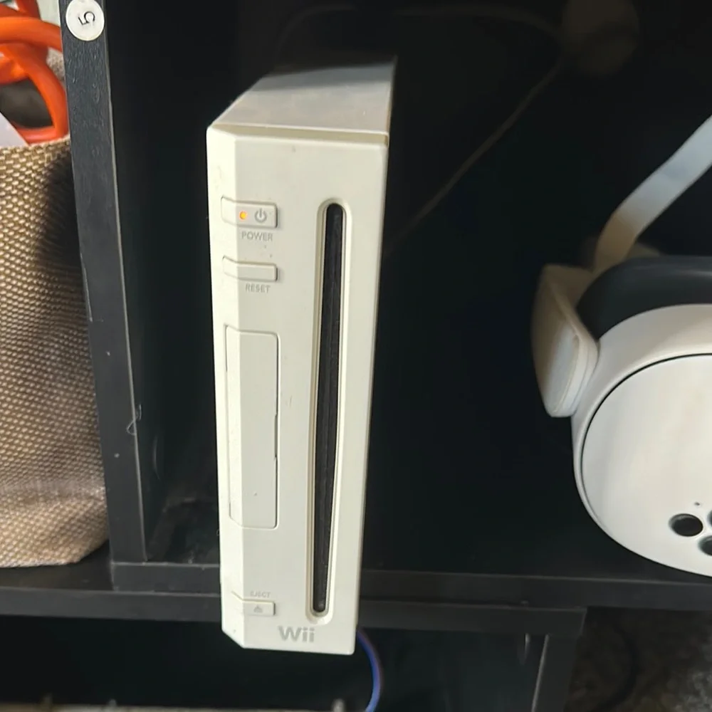 Nintendo Wii Gaming Console in Classic White